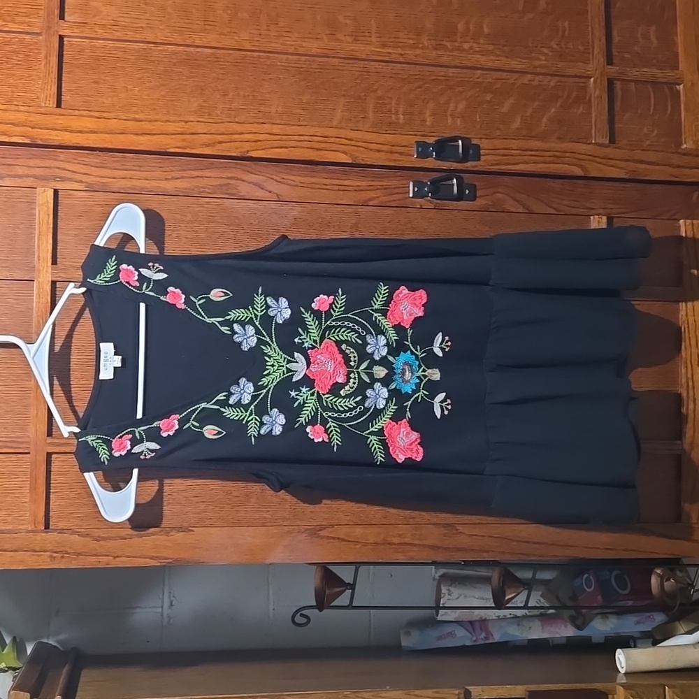 Size Small Black Embroidered V-neck Tunic by Umgee
